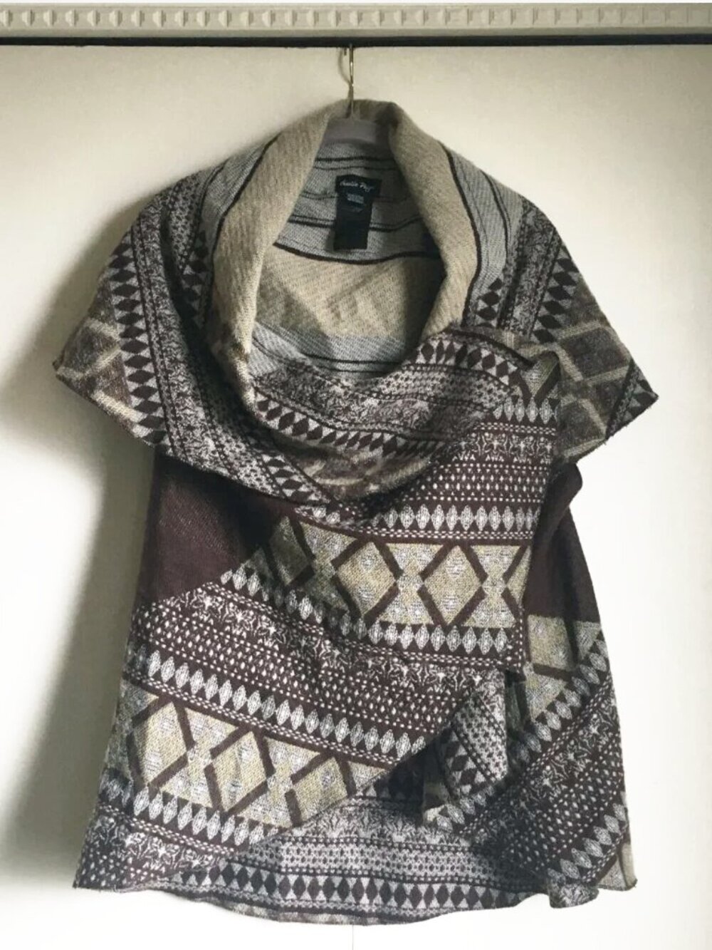 Charlie Paige Sleeveless Soft Woven Knit Cardigan Shawl Tribal Pattern